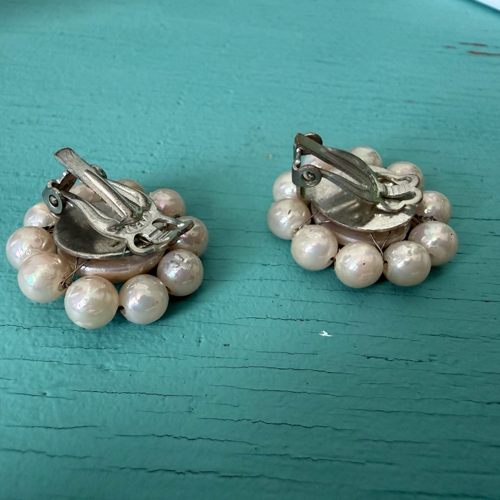 Vintage Faux Pearl Clip-On Earrings – Classic Floral Cluster Design - Picture 4 of 4